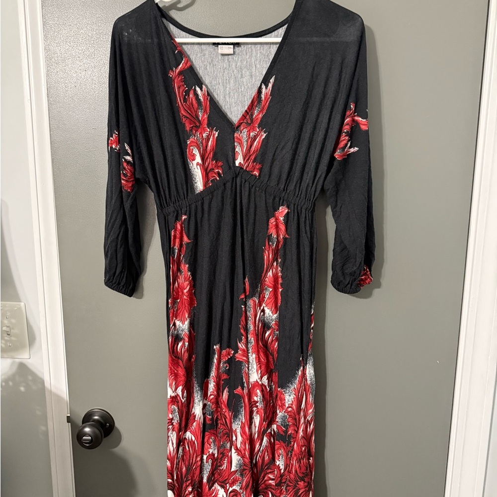 VENUS Black and Red Long Sleeve Dress